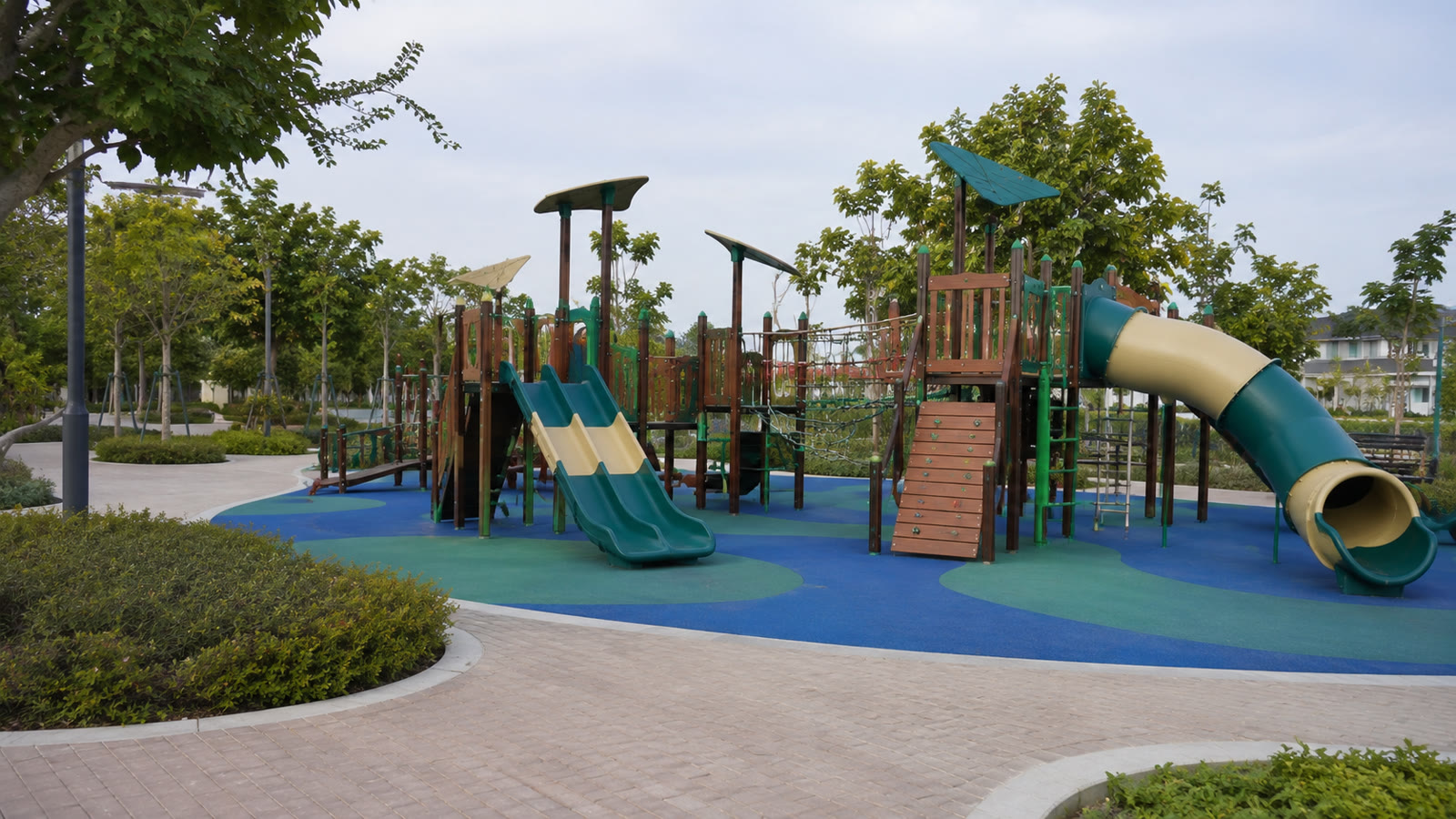 Tamamlanmış modern oyun alanı